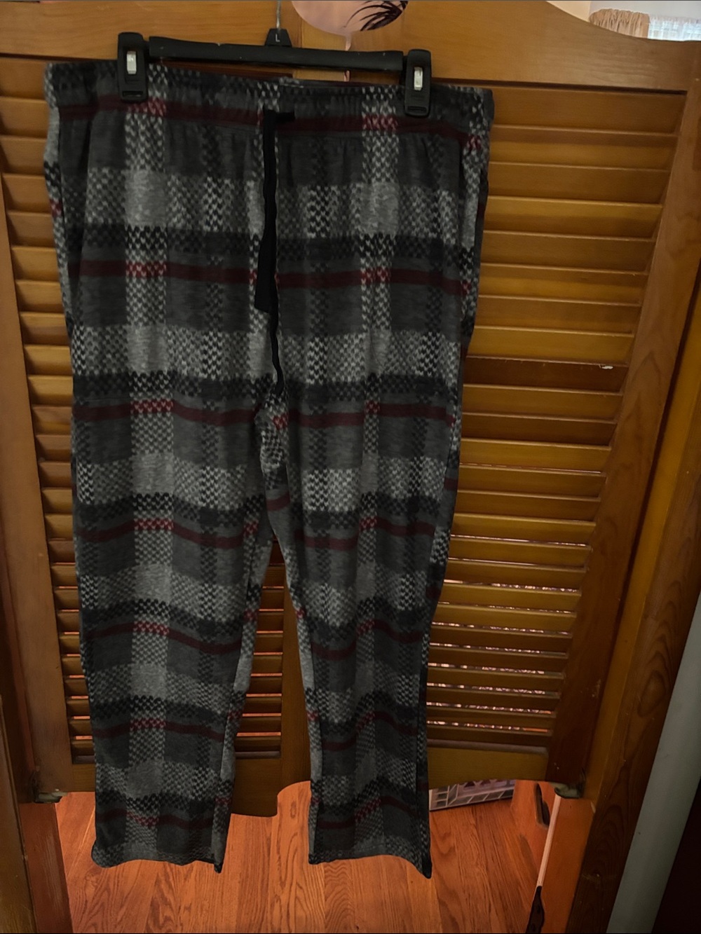 Cuddl Duds Men’s Gray Plaid Lounge Pants with Maroon Accents